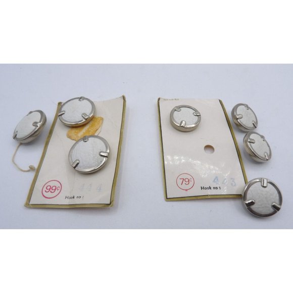 7 White Leatherette Buttons Framed Silvertone Metal Vntg 2 sizes 3/4" + 1" CF359 - Picture 3 of 3